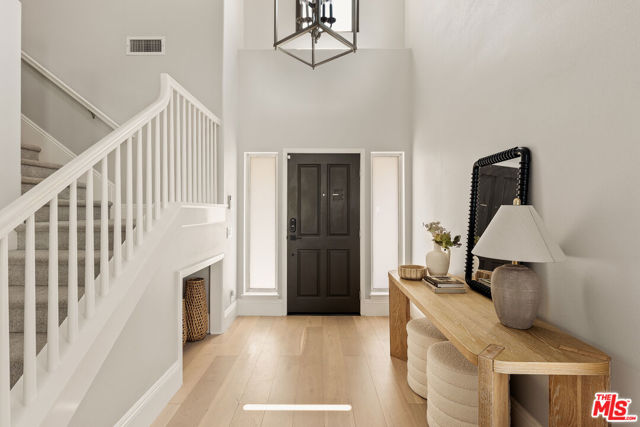 6592 Kentwood Bluffs Drive, Los Angeles CA: https://media.crmls.org/mediaz/14008615-d118-4e20-b75a-857ff4f88bf6.jpg