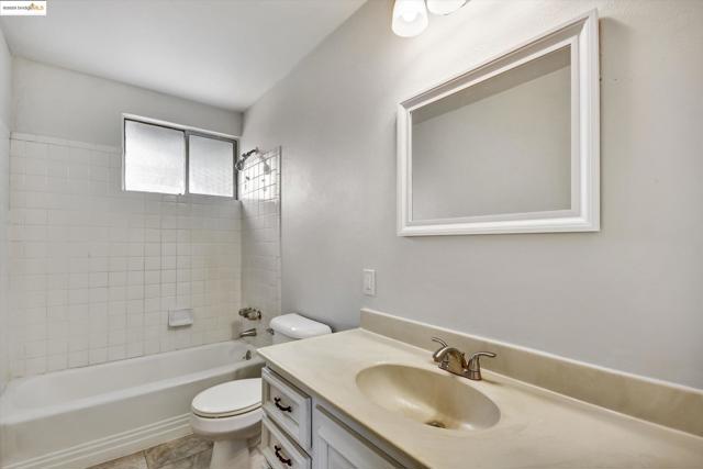 2040 Lanai Ave, San Jose CA: https://media.crmls.org/mediaz/14008699-ecbc-4628-94c2-b895a04b74a6.jpg