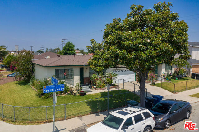 1513 Hendricks Avenue, Los Angeles CA: https://media.crmls.org/mediaz/14008e3d-3491-4ace-bc69-6de595b159ea.jpg