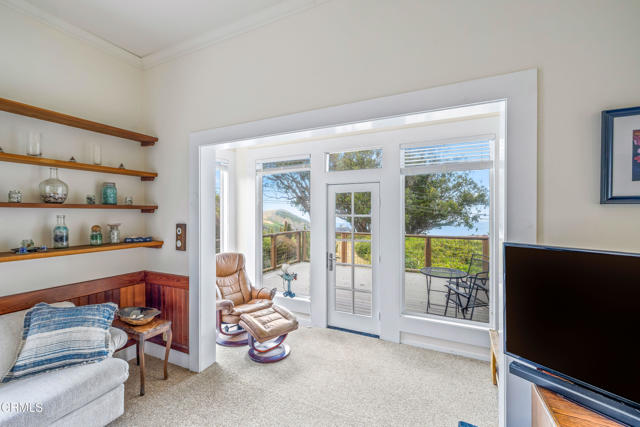 3781 N Highway 1, Albion CA: https://media.crmls.org/mediaz/1400999e-f7aa-432c-b058-40056912edb3.jpg