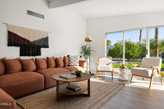 Detail Gallery Image 8 of 41 For 795 E Racquet Club Rd, Palm Springs,  CA 92262 - 3 Beds | 2 Baths