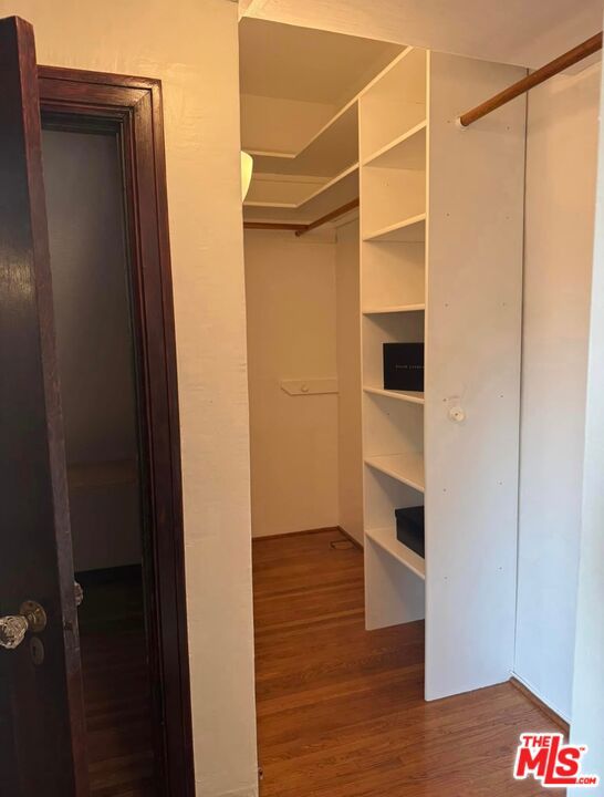5112 Edgewood Place, Los Angeles CA: https://media.crmls.org/mediaz/1401399c-8b2e-4377-a5ef-a0248b21e7dd.jpg
