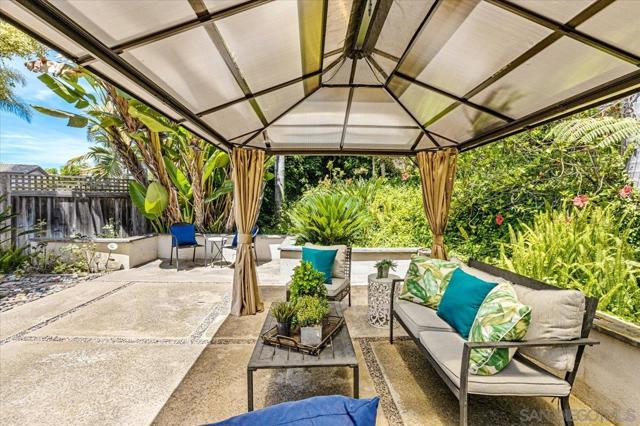 6340 Caminito Del Pastel, San Diego CA: https://media.crmls.org/mediaz/1401503a-c59f-4910-9f13-816c75520610.jpg