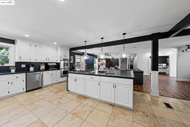 51 Cunha Ct, Oakley CA: https://media.crmls.org/mediaz/1401589a-558d-48b5-8f1b-50b40a273063.jpg
