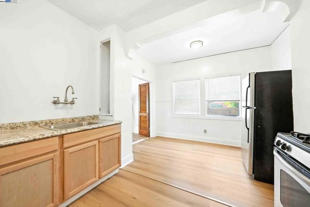 2238 7Th, Berkeley CA: https://media.crmls.org/mediaz/1401591b-264a-4eb3-b69c-d0f0c8b865fd.jpg