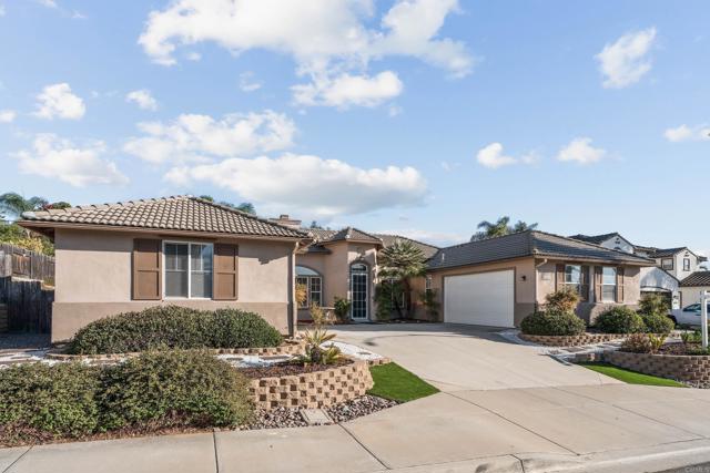 1111 Amelia Place, Escondido CA: https://media.crmls.org/mediaz/140203f0-869c-4fd0-81b5-3ee6cf8f8e0d.jpg