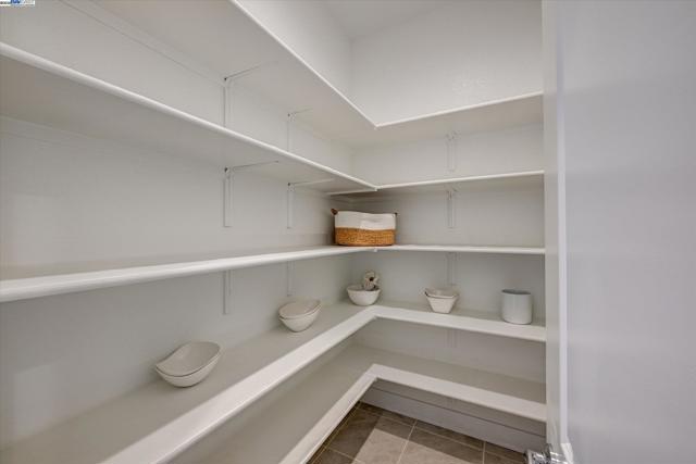 4072 Whitney Vista Ln, Rocklin CA: https://media.crmls.org/mediaz/1402e69c-972d-44cd-9943-cb201353c43d.jpg