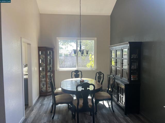 1011 Amanda Cir, Brentwood CA: https://media.crmls.org/mediaz/1402e893-5e7e-4940-a48b-422e4602d225.jpg