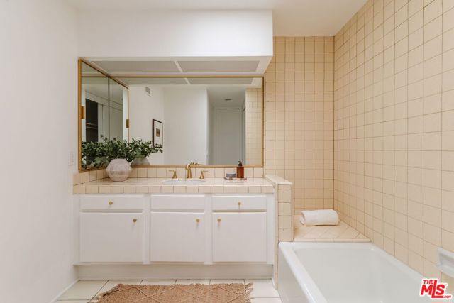 2227 Century Hill, Los Angeles CA: https://media.crmls.org/mediaz/1403002c-aaa2-4e54-81c0-5c6a53b8478e.jpg