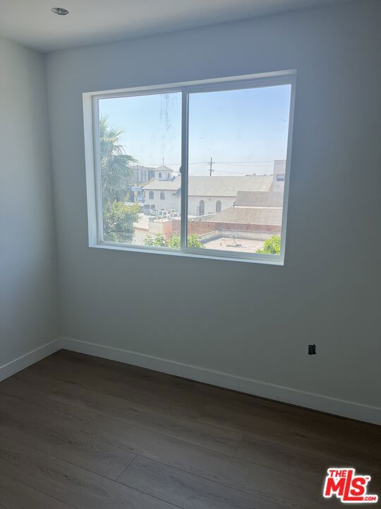 1228 1/2 S Berendo Street, Los Angeles CA: https://media.crmls.org/mediaz/14031af8-7a36-4397-9af2-b7e0e3254712.jpg