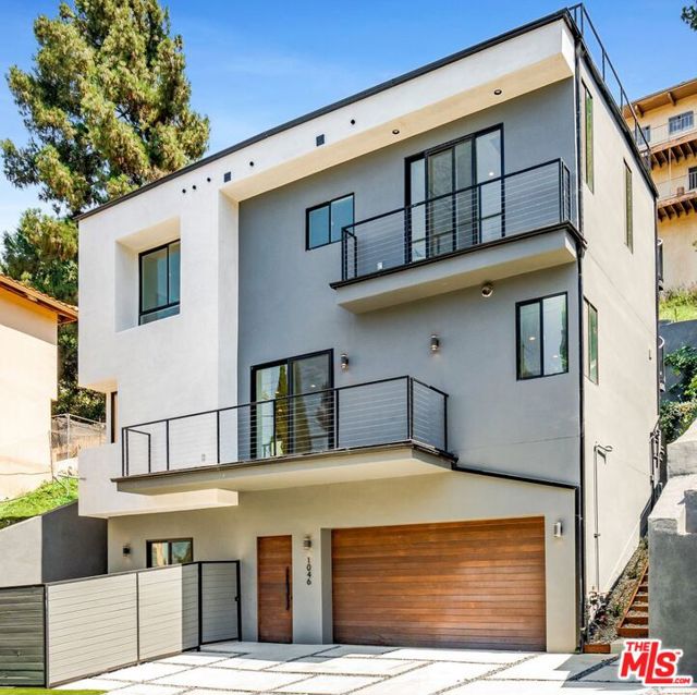 1046 Oban Drive, Los Angeles CA: https://media.crmls.org/mediaz/14033ee3-354f-4cac-8c5e-f6d93b986cd1.jpg