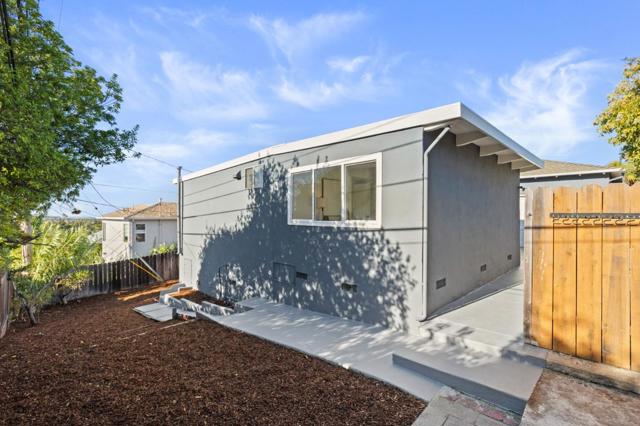 3806 Kenwood Avenue, San Mateo CA: https://media.crmls.org/mediaz/14036526-4ffd-47c0-9a62-e637eab66375.jpg