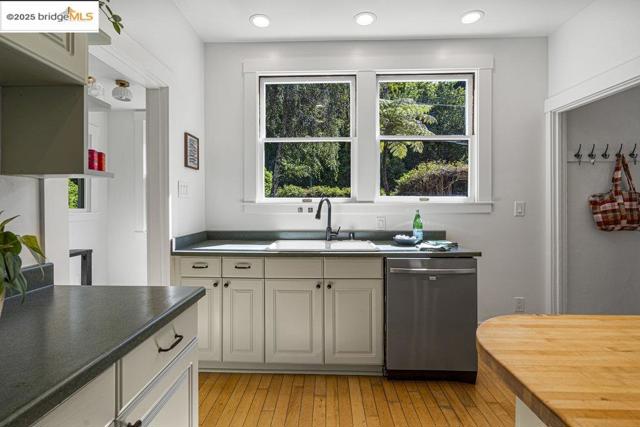 1398 Scenic Ave, Berkeley CA: https://media.crmls.org/mediaz/1403e87d-63b3-464d-9eed-ade258569780.jpg