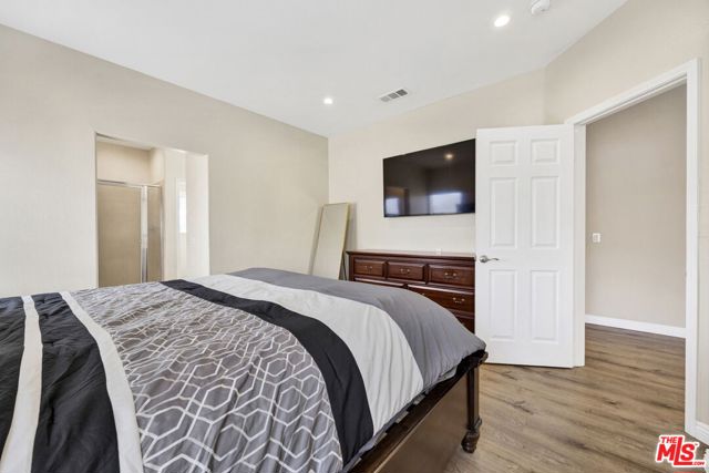 28955 Oak Spring Canyon Road, Canyon Country CA: https://media.crmls.org/mediaz/1403fa32-636e-44cb-b9b8-b8a817d5ad43.jpg