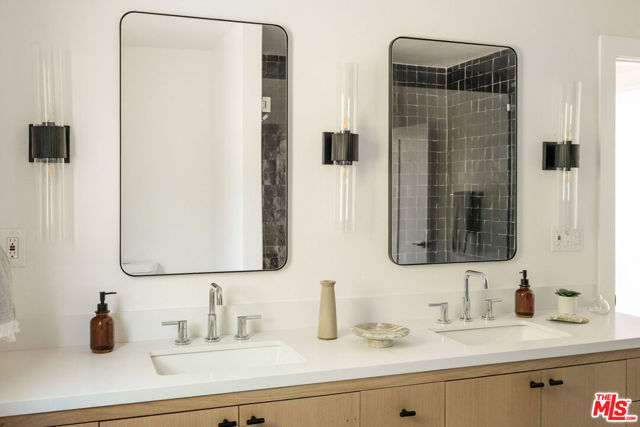 7248 W 88th Place, Los Angeles CA: https://media.crmls.org/mediaz/14044b61-0b44-483f-b59e-fe99ad709b95.jpg