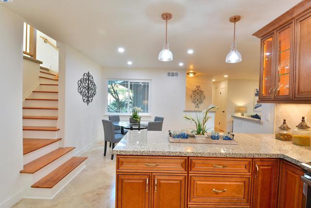 651 Brookfield Dr, Livermore CA: https://media.crmls.org/mediaz/14045802-da14-4527-8766-493d66ad723a.jpg