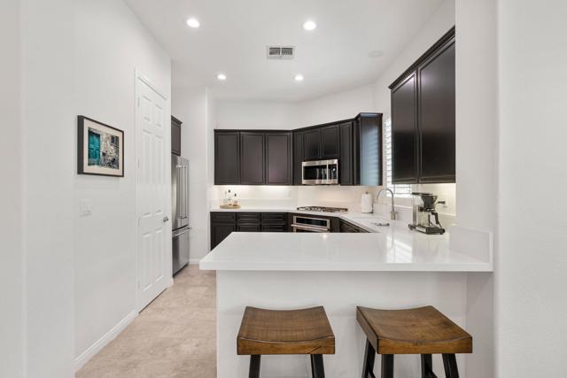 80813 Calle Azul, La Quinta CA: https://media.crmls.org/mediaz/140461e0-248f-4c06-8fc2-b758ad1d9f01.jpg