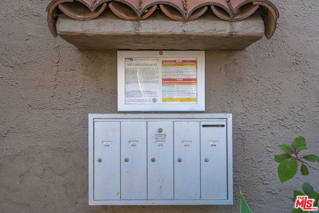 745 -747 1/4 N Hayworth Avenue, Los Angeles CA: https://media.crmls.org/mediaz/1404df52-1254-413a-b957-f57d151403cf.jpg