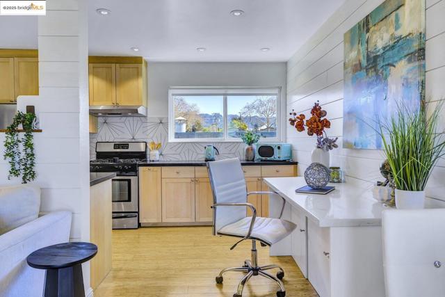 2327 10Th St, Berkeley CA: https://media.crmls.org/mediaz/1405979a-bd95-44cd-a849-c32095d46ae4.jpg