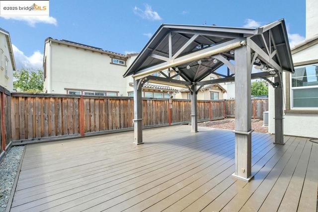 89 Baird Cir, Brentwood CA: https://media.crmls.org/mediaz/1405b9c1-4e3e-44b2-8403-277e43039a98.jpg