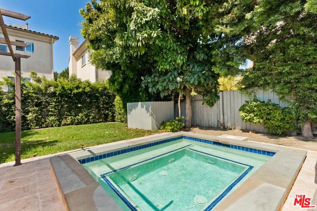 3804 Lenawee Avenue, Culver City CA: https://media.crmls.org/mediaz/1405cfd3-bbc0-4a31-b025-a02ae7044e80.jpg