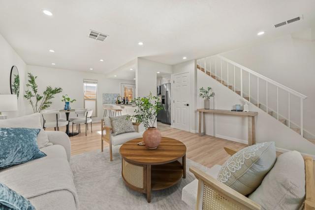 220 Red Oak Drive, Sunnyvale CA: https://media.crmls.org/mediaz/140615b6-7e57-4ea8-92a0-3691a4ab3131.jpg