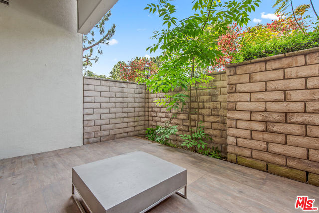 4801 La Villa Marina, Marina del Rey CA: https://media.crmls.org/mediaz/140630b0-78d4-4137-88be-989aa8efc1c9.jpg