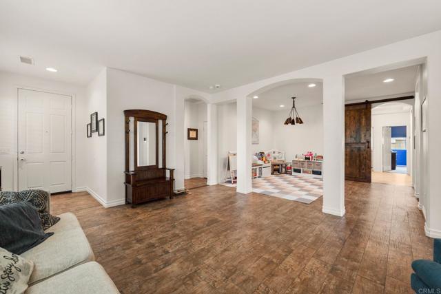 25111 Cedar Ridge Court, Wildomar CA: https://media.crmls.org/mediaz/1406396f-a738-4742-8fe9-91b5765a5512.jpg