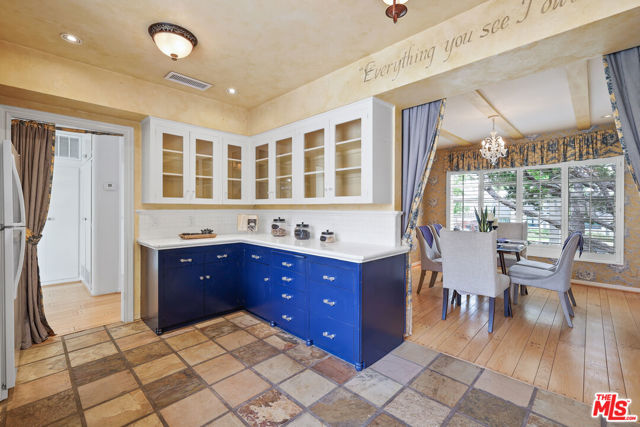 2005 Chilton Drive, Glendale CA: https://media.crmls.org/mediaz/14068e31-29b5-4b74-822d-c298d98d7960.jpg
