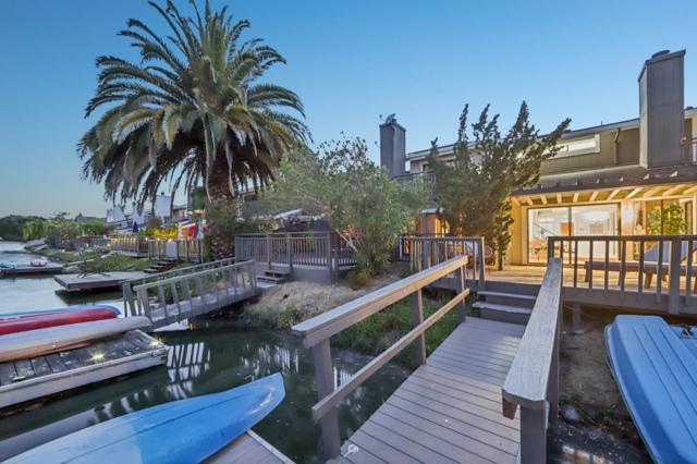 1 Spinnaker Place, Redwood City CA: https://media.crmls.org/mediaz/1406ca99-7196-4601-b252-4586345e3d5d.jpg