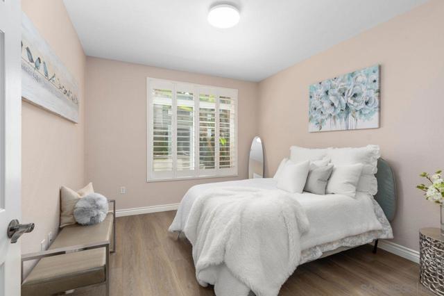 4165 Executive Dr, La Jolla CA: https://media.crmls.org/mediaz/140731ff-6b65-4d77-a76a-fbe0b3048960.jpg