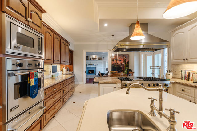 3819 Vista Linda Drive, Encino CA: https://media.crmls.org/mediaz/1407668a-6f04-4f94-acf8-ac46fc4f55b2.jpg