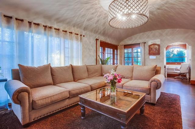 Detail Gallery Image 11 of 48 For 3217 Goldsmith St, San Diego,  CA 92106 - 5 Beds | 4 Baths