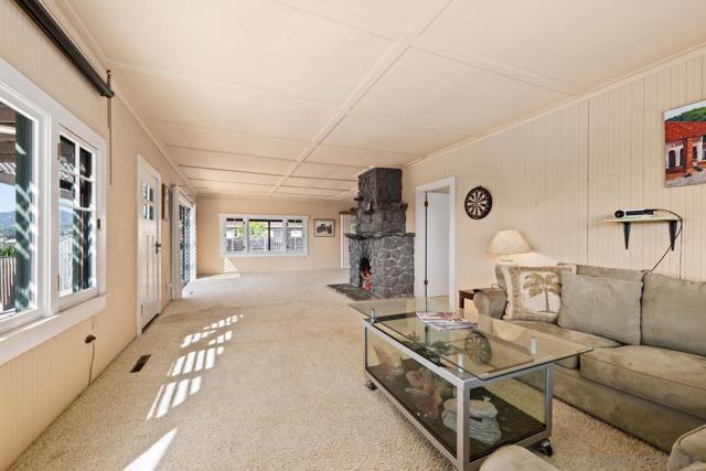 2231 Oak Hill Dr, Escondido CA: https://media.crmls.org/mediaz/14081b71-5f7b-4aa3-8e57-7913545b98a4.jpg