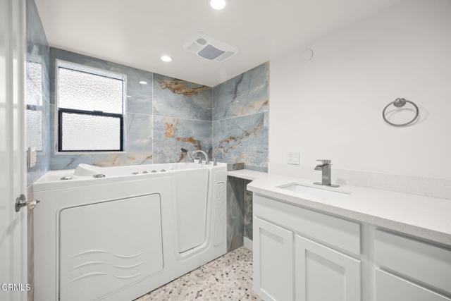 1194 Kingston Lane, Ventura CA: https://media.crmls.org/mediaz/14084986-d729-453f-b56c-4bf31aa58765.jpg