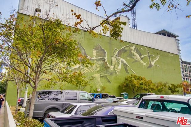 1130 S Flower Street, Los Angeles CA: https://media.crmls.org/mediaz/140876f0-4fcd-4ecb-bcec-0c285c220fc4.jpg