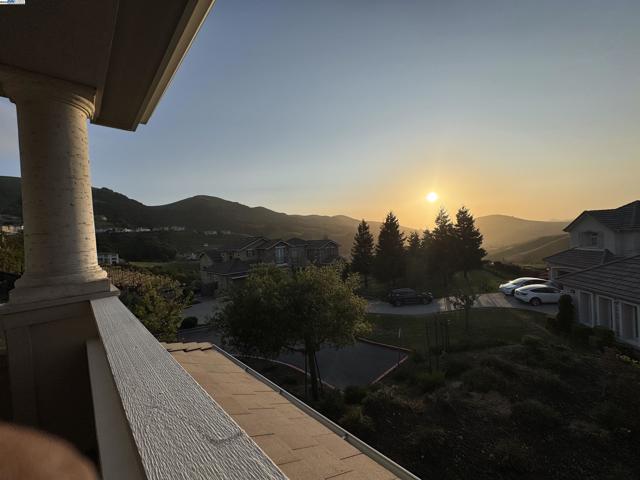 548 Wycombe Ct, San Ramon CA: https://media.crmls.org/mediaz/1408df67-bbf7-428c-aa61-2b4471c09396.jpg