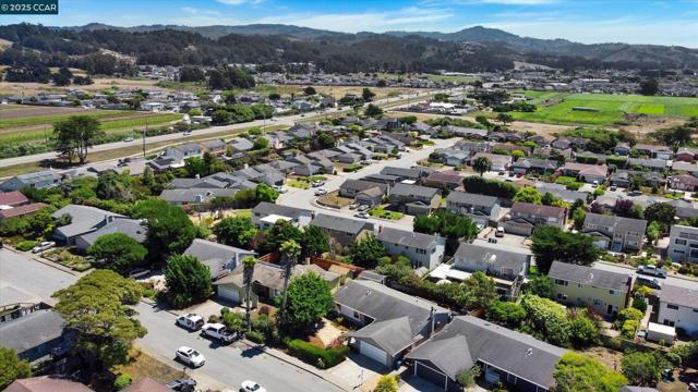423 Casa Del Mar Dr, Half Moon Bay CA: https://media.crmls.org/mediaz/140994c3-fb42-4a51-96f7-64ba65be5c04.jpg