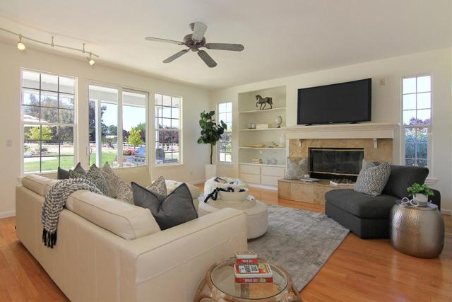 475 Torrano Court, Hollister CA: https://media.crmls.org/mediaz/140a2598-9d7a-47ff-96fc-42959f0eb757.jpg