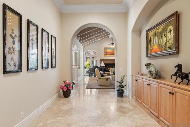 18050 Rancho La Cima Corte, Rancho Santa Fe CA: https://media.crmls.org/mediaz/140a5a09-4787-4f02-a274-8da726ba2dca.jpg