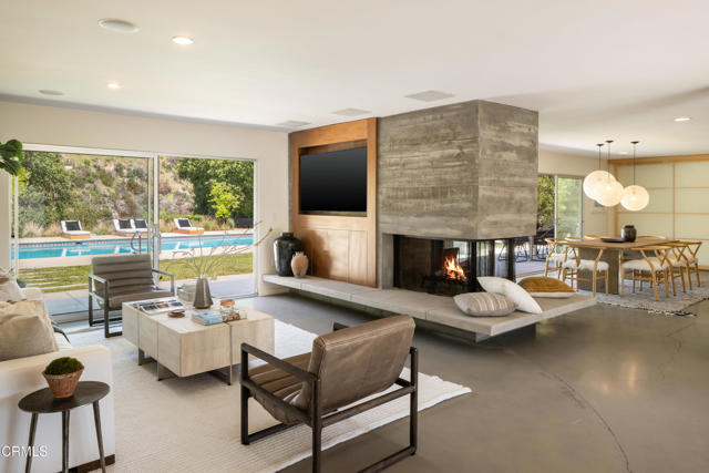 3435 Crestford Drive, Altadena CA: https://media.crmls.org/mediaz/140ac3cd-0ee8-43fa-981c-be032b0f628f.jpg