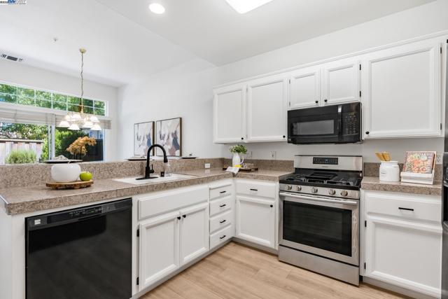 4120 Lucca Ct, Pleasanton CA: https://media.crmls.org/mediaz/140aec84-4369-4803-abc7-68f79248ec0d.jpg