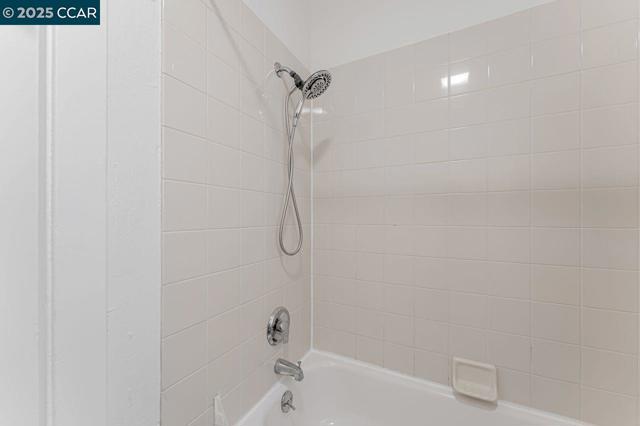 654 Mandana Blvd, Oakland, California 94610, 1 Bedroom Bedrooms, ,1 BathroomBathrooms,Condominium,For Sale,Mandana Blvd,41086148