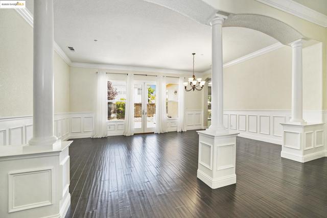 1839 Elizabeth Way, Brentwood CA: https://media.crmls.org/mediaz/140b703a-8c63-480d-b085-939775971751.jpg
