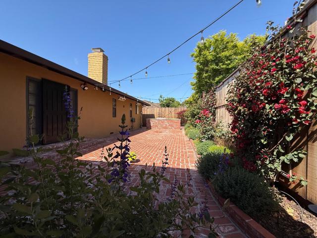 695 San Bruno Way, Salinas CA: https://media.crmls.org/mediaz/140bebbc-75db-4367-b101-c1d34e4b92f8.jpg