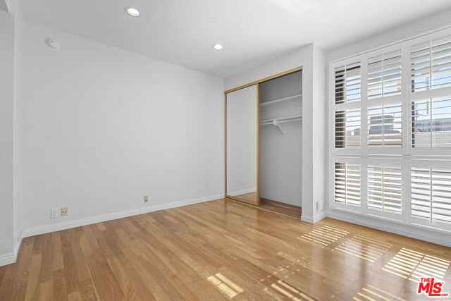 4477 Wilshire Boulevard, Los Angeles CA: https://media.crmls.org/mediaz/140bec99-1807-41f1-921c-c12909e2dd6a.jpg