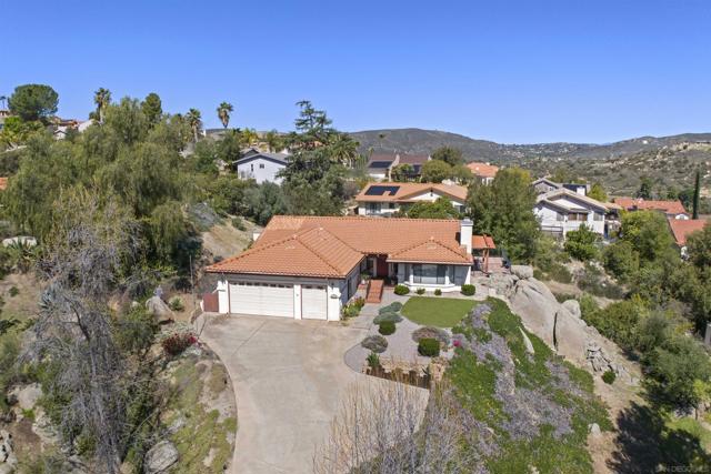 15519 Calistoga Dr., Ramona CA: https://media.crmls.org/mediaz/140cda34-8572-4426-ba24-17421b179dc6.jpg