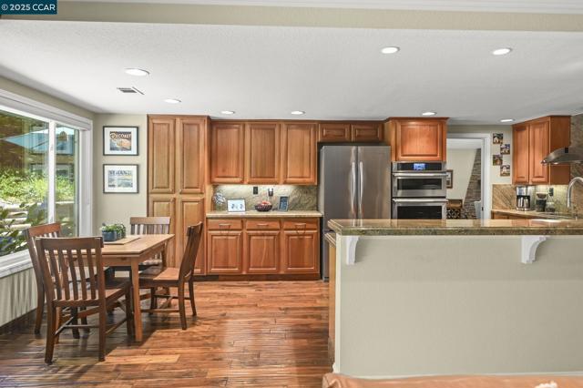 635 Canyon Crest Rd. E., San Ramon CA: https://media.crmls.org/mediaz/140d3b26-6cd5-4b99-a844-56846efeed29.jpg