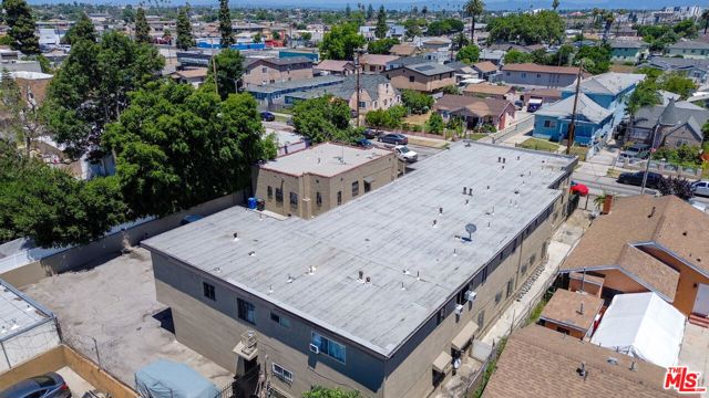 820 -824 W 95th Street, Los Angeles CA: https://media.crmls.org/mediaz/140da518-1d91-45a9-86c2-9d6ae0c4f699.jpg