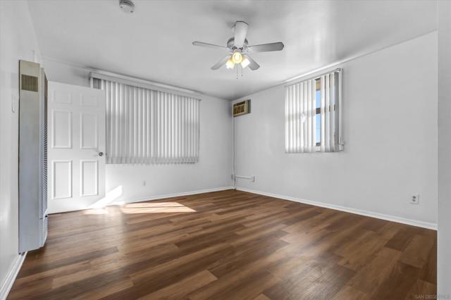 4927 Ellenwood Drive, Los Angeles CA: https://media.crmls.org/mediaz/140e3c8f-91d0-4068-8542-6114ad8c2542.jpg